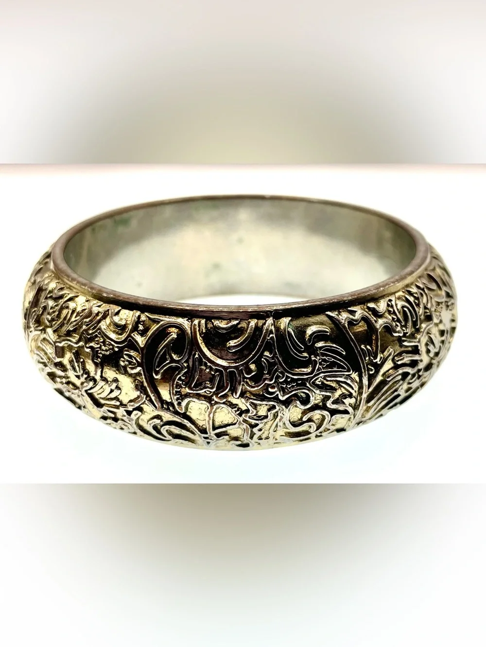 Vintage 1970s Antiqued Silver Tone Embossed Floral Scroll Wide Bangle Bracelet